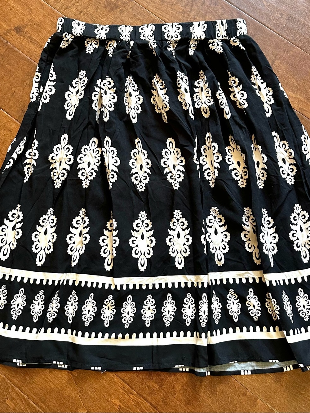 NWT BloomChic Black Ivory Midi Skirt Pockets Elastic Waist Rayon 14/16 - Picture 2 of 10